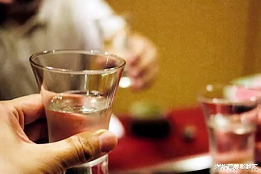 脾胃|85岁的老太太,每天坚持喝二两酒,身体依然健康,这是为什么?