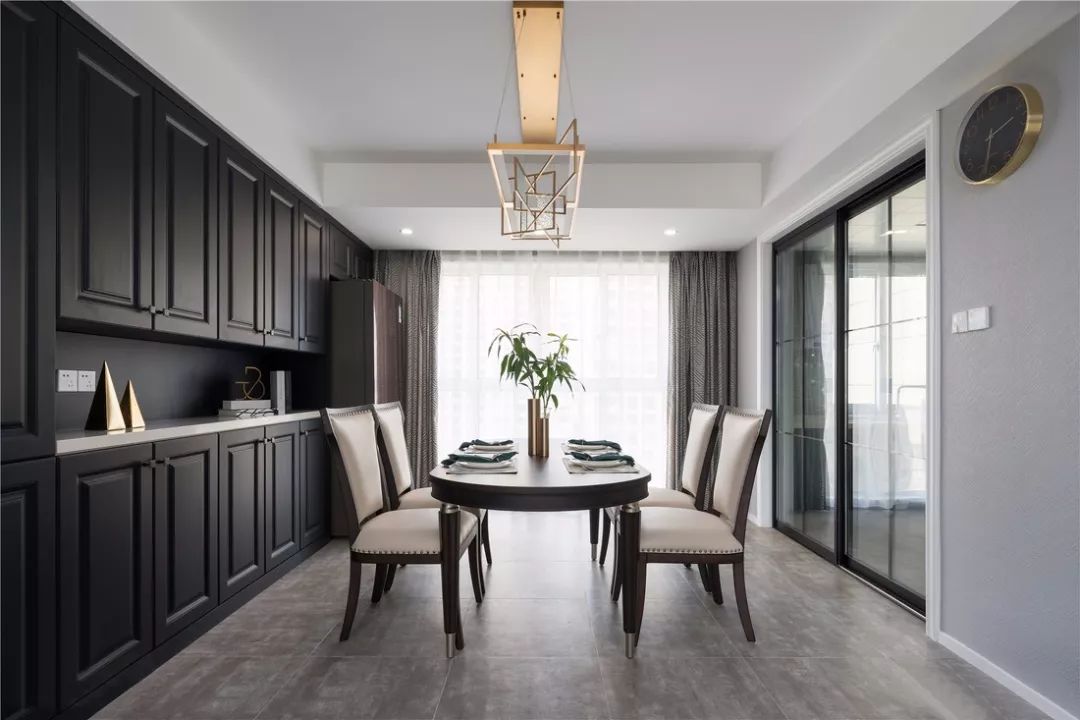 137㎡时尚美式4室2厅,带有现代时尚感,打造轻奢有度的质感生活