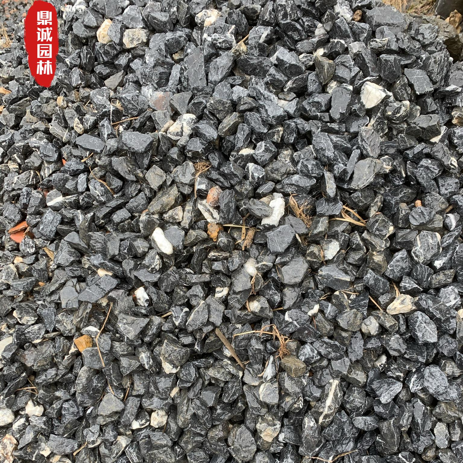 |砾石是我们常用的庭院铺路造景的小石头