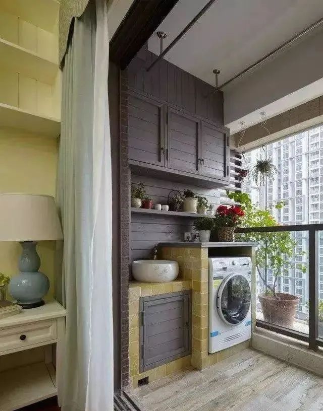 别傻了,阳台就算用来晒衣服也要这样装,颜值瞬间高了,还实用!