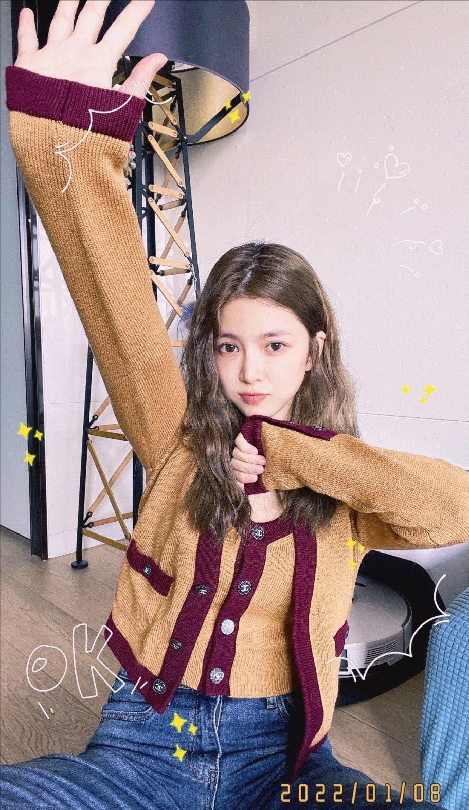 李龙基|杜淳妻子与包贝尔妻子同框，两人穿浅色服饰温柔大方，还真养眼