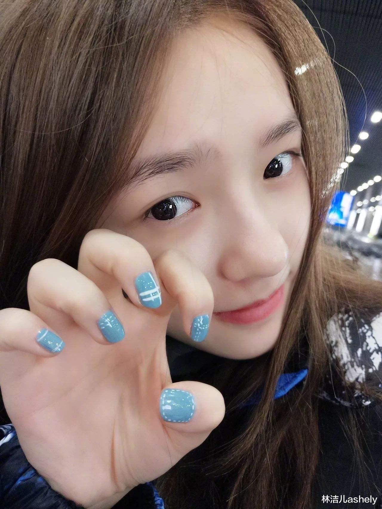 小奥汀 韩星也是美甲控,李圣经走可爱清新风,金智秀朴信惠更钟情纯色系