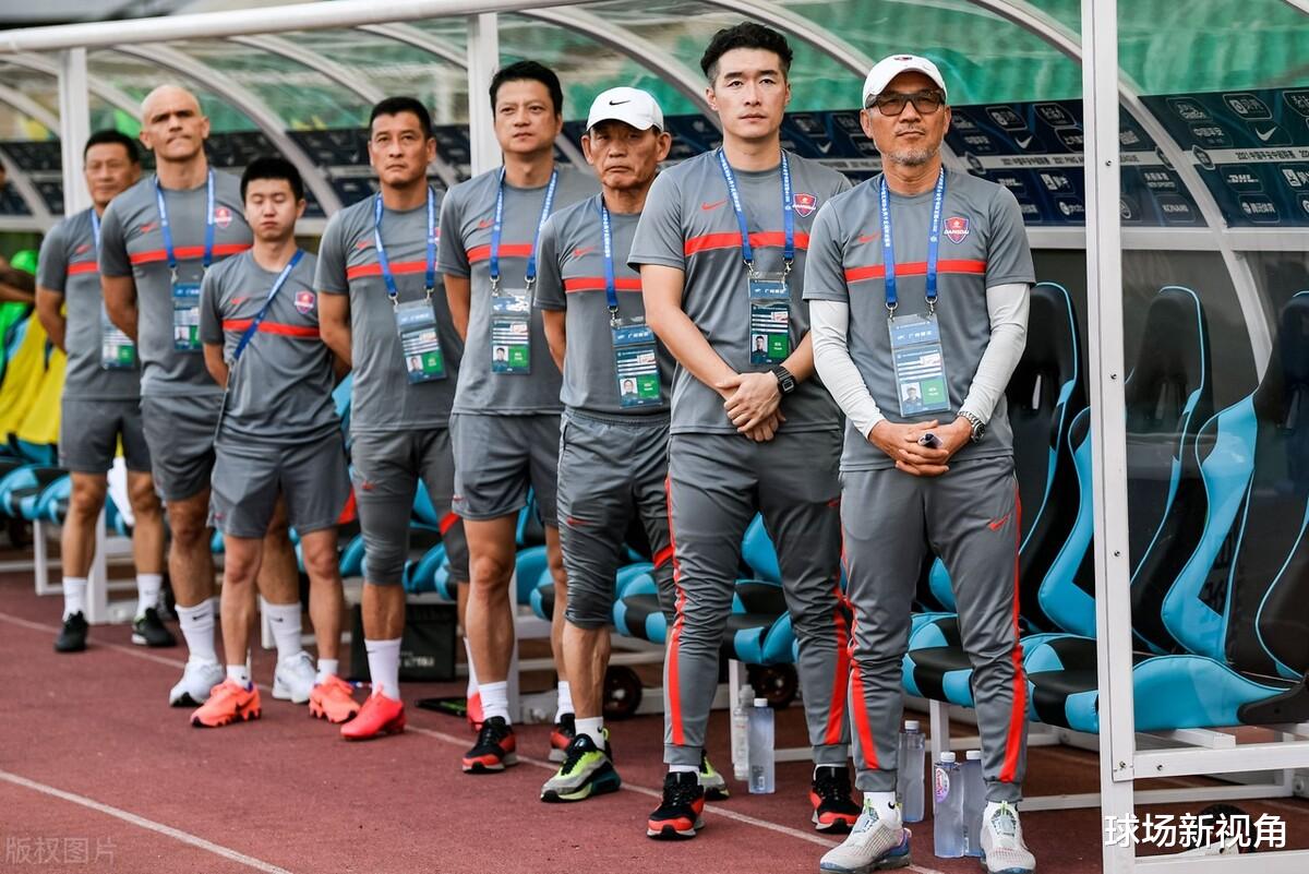 张外龙|下午15点！权威媒体正式确认，重庆足球迎来坏消息，张外龙很无奈