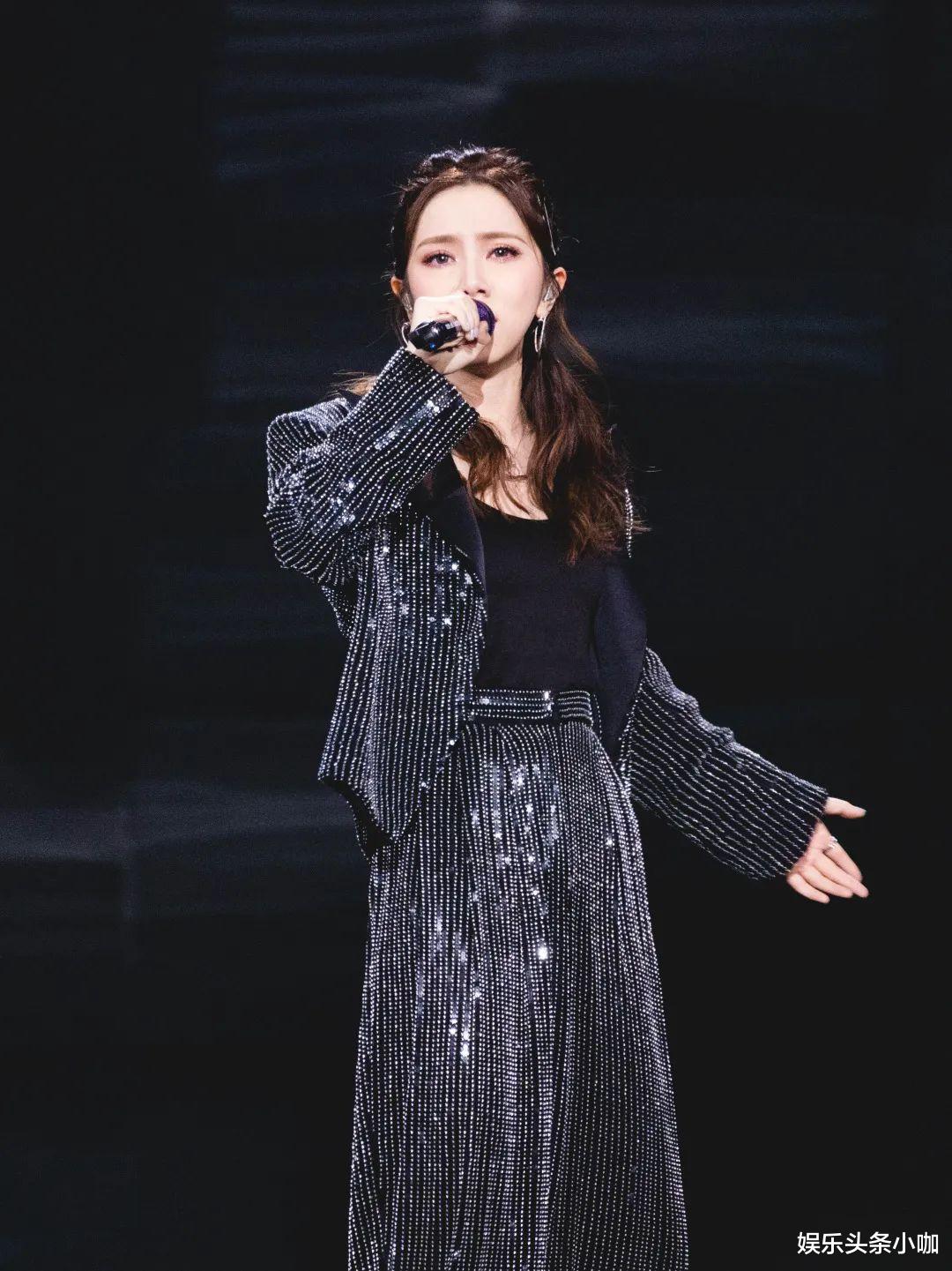 |她也被资本搞了？还是真恋爱脑？？