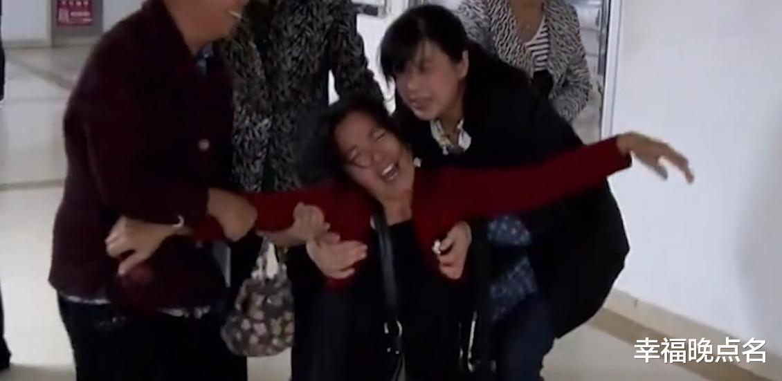 2015年养女砍伤养父母一家,放火不留活口,邻居:25年养了条狼!