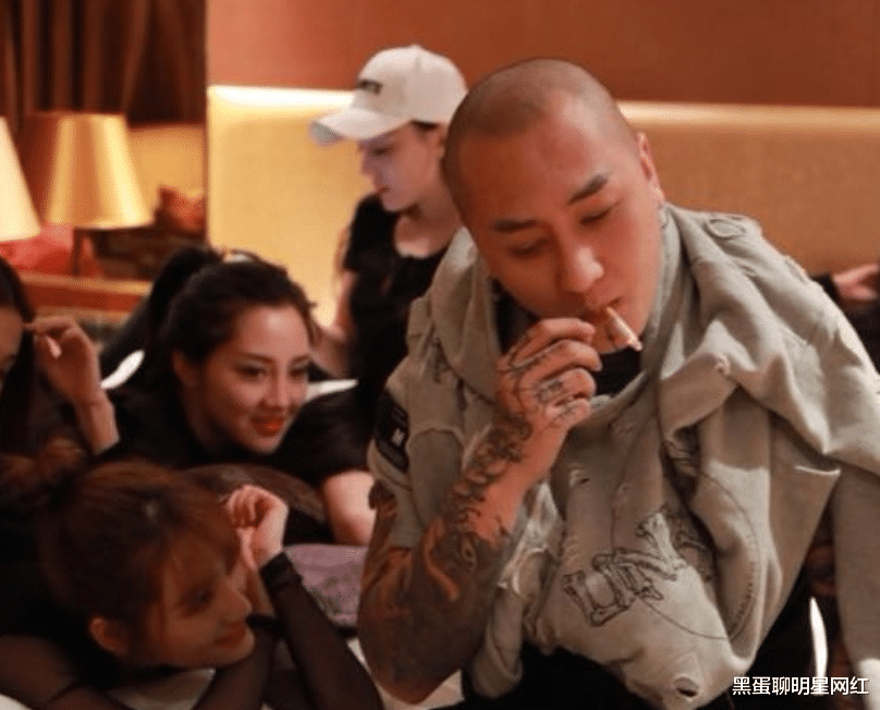 网红天津李四,急眼怒骂二驴,老方丈调解无果,直播飙脏话:有病
