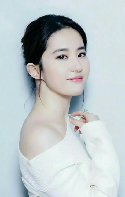 刘亦菲|刘亦菲干爹也是靠神仙姐姐,名利双收