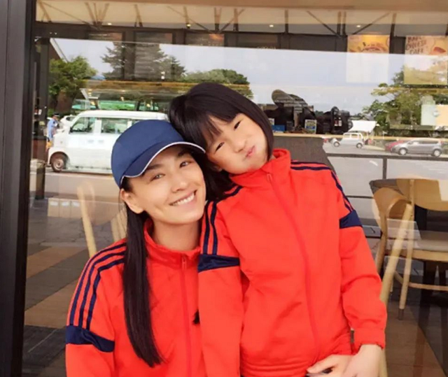 谢婷婷|张庭言传身教女儿不要浪费食物，吃不完的东西要放进冰箱，隔天再吃