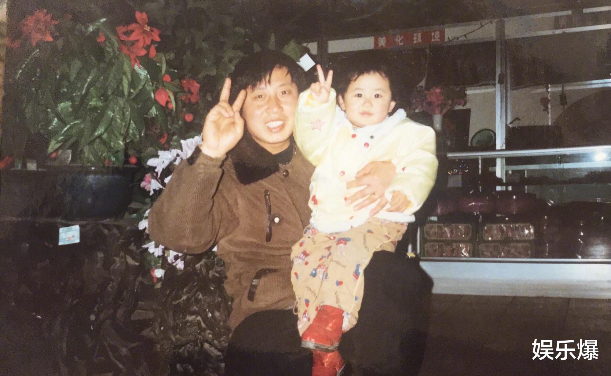 杨紫|众星庆祝父亲节，杨紫晒与父亲旧照，黄晓明小海绵罕见同框