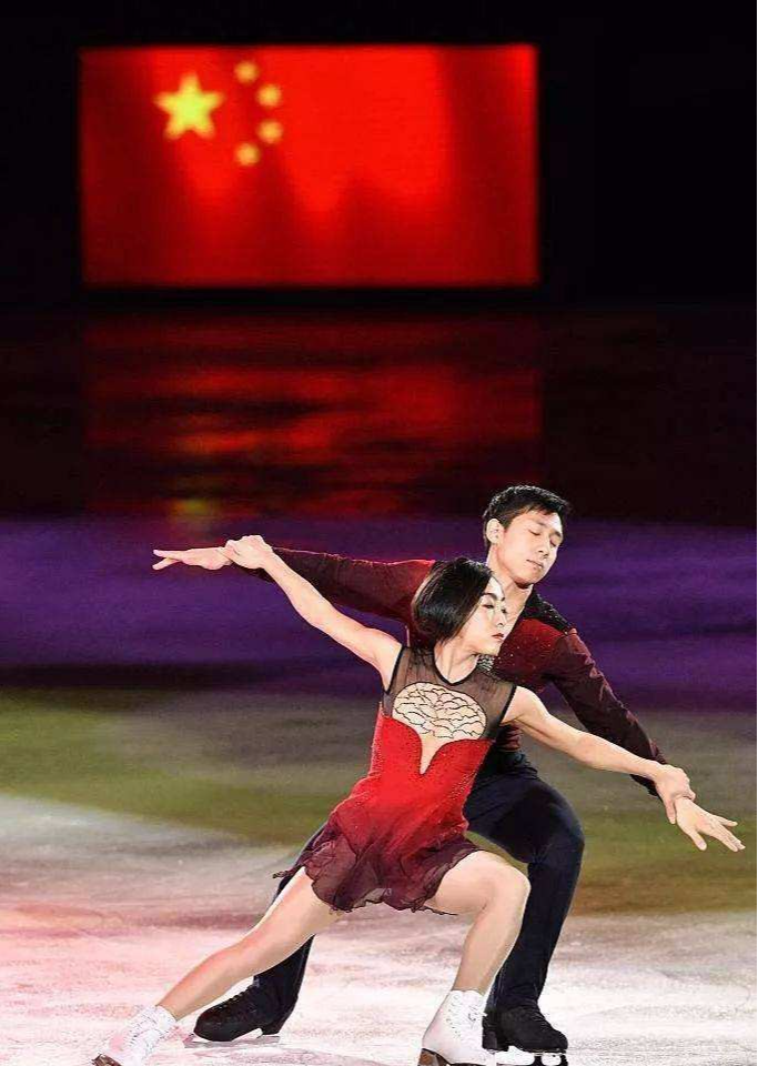 申雪|中国花滑冠军夫妻近况，赵宏博略显老态，申雪却保养得依旧年轻
