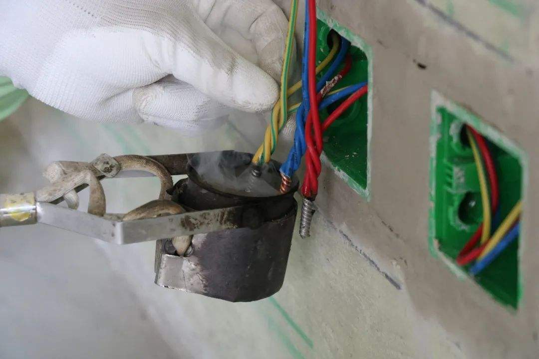 家装电线选硬线还是软线?装修工人:我们喜欢软线,业主偏爱硬线