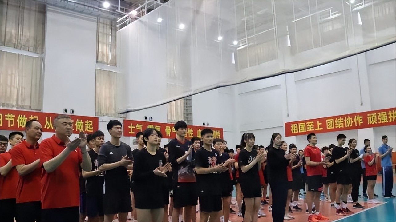 王梦洁|落选中国女排只是暂时的，王梦洁崭新姿态再上岗，令人不得不服