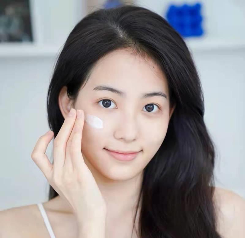 女人过了40岁，护肤讲究“3要3不要”，保湿又抗衰，对皮肤更好