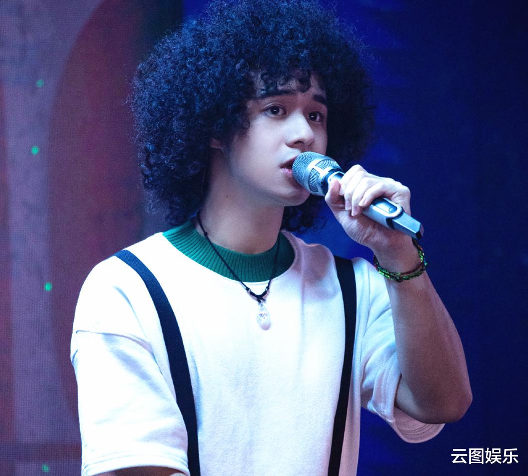 曾比特|港星曾比特回汕尾老家探亲！大口吃家乡美食，亲自做擂茶太开心