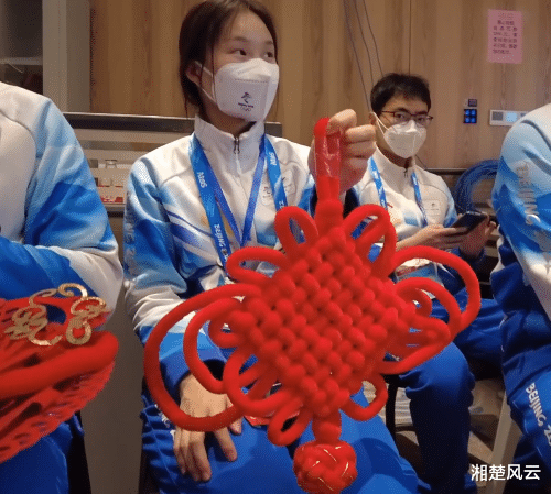 运动员|冬奥恰逢佳节，奥运村年味浓厚，外国运动员写福字，感受中国年味