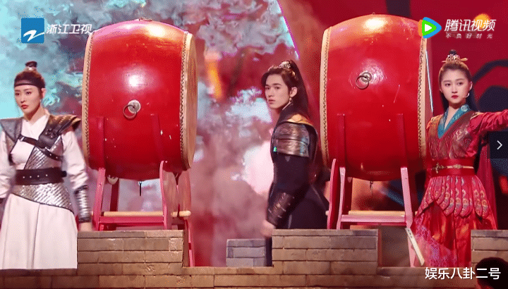 关晓彤|可恶,又被华晨宇给秀到了!张若昀都学不来,赵文卓直接认输