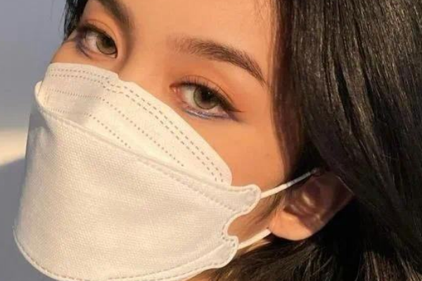 胡萝卜 放大双眼的口罩妆容，拒绝土气和平庸，快来get吧