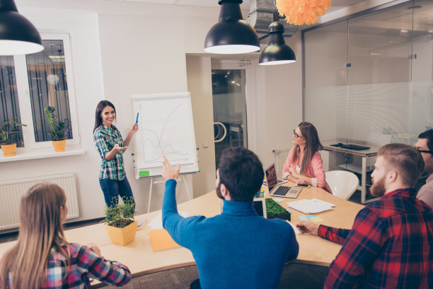 革命|领导与下属的正常交往中是否有职场潜规则？