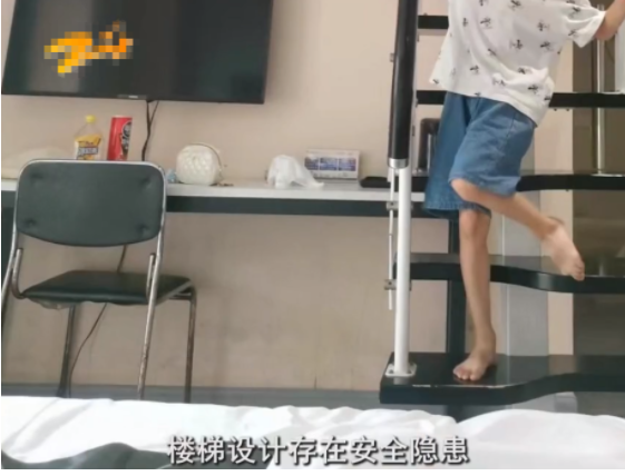 杭州|浙江杭州，一名女子带着儿子出门旅游，入住了一家酒店