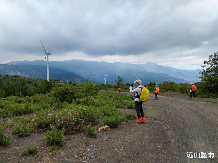 昆明|走风摆山、探马牙洞,打卡昆明户外新晋网红地,徒步、赏景两相宜