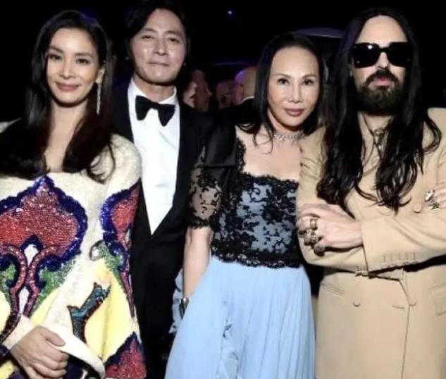 张东健|50岁张东健携太太走红毯,夫妻俩被指油腻憔悴,因短信事件难复出