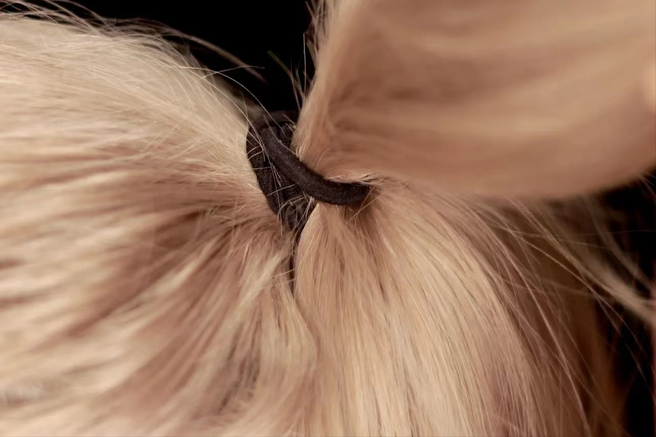 发饰 修饰发际线及鬓角的小脸秘诀,夏天扎马尾盘头发也不怕