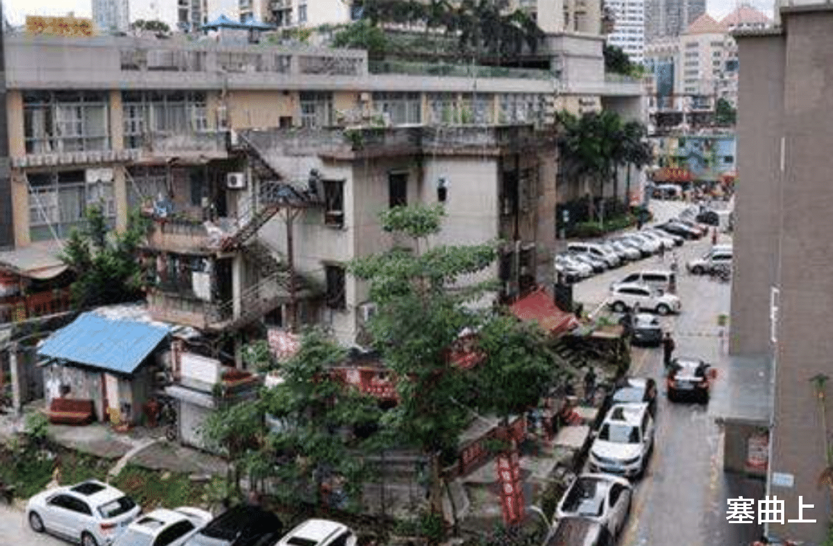 02年男子扬言没三亿不拆吓走开发商，又闹上法庭：为啥不开发我家