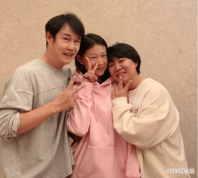 小沈阳|小沈阳庆祝结婚18周年，十五岁女儿借花语送祝福，手写贺卡超暖心