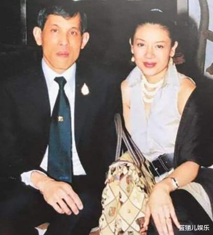 西拉米|泰王用情至深独宠西拉米，情人节晒照同框储妃，上演幸福甜蜜瞬间