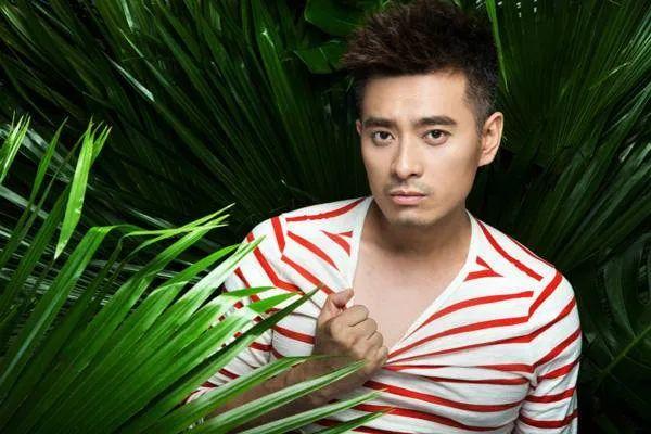 陈龙|知名演员陈龙:上海做防疫志愿者!带防护罩拿喇叭,忙前忙后接地气