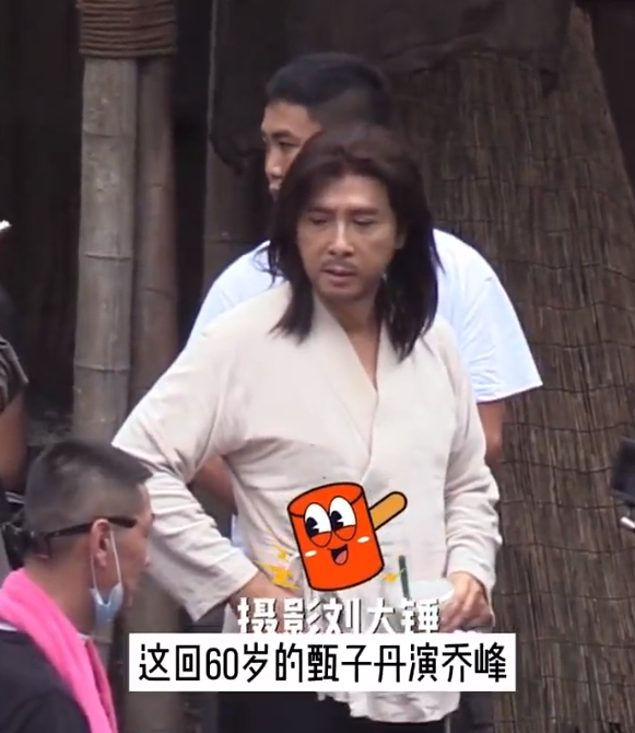 甄子丹|《乔峰传》路透:59岁甄子丹满脸疲惫尽显老态,休息时助理忙揉肩