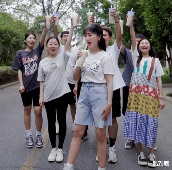 赵雅芝|68岁赵雅芝顶着高温晨跑，依然那么美，俨然38岁的女人