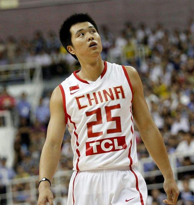 穿衣搭配|100多万人围观,“晏鼠组合”很强,但根本打不了退役职业球员!