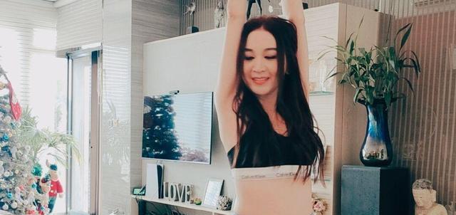 温碧霞|温碧霞家中健身被批作秀,网友建议向钟丽缇看齐