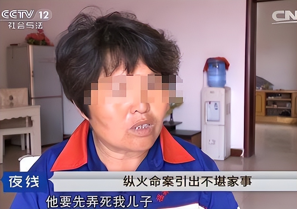 经典案例:恶霸强行霸占留守妇女,公公说:挑断村霸脚筋放火烧死