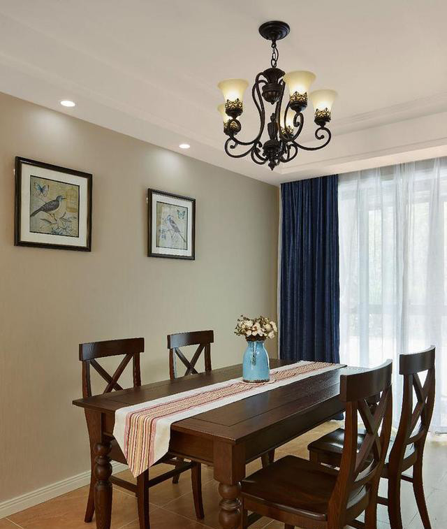 126平三居室,光客厅就已经很漂亮了,最棒的是定制柜子,晒一晒