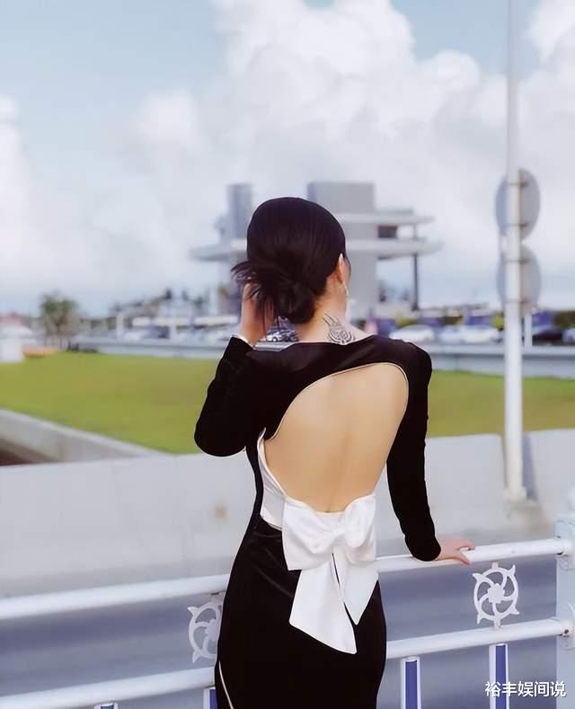 田朴珺|田朴珺晒健身日常!穿瑜伽裤秀核心力量,胳肢窝处刺青抢镜