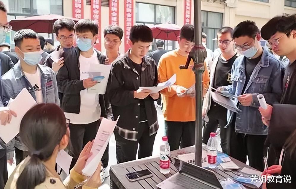 考试|2022年“铁饭碗”排行榜更新，公务员位列第四，铁路排名下滑太多