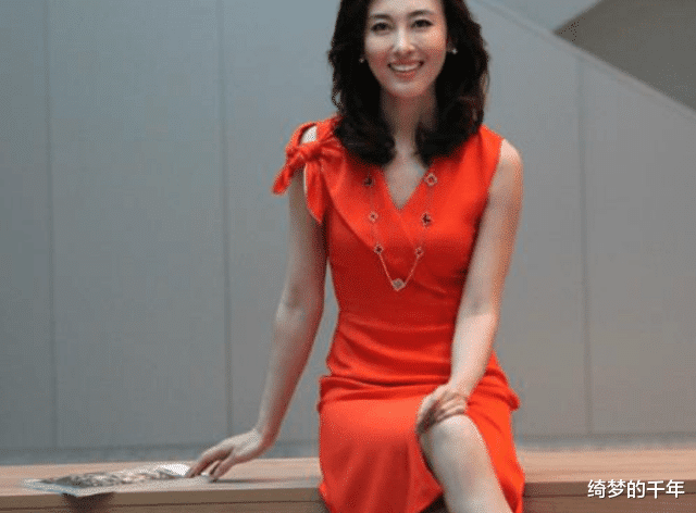 董卿|“董卿的接班人”终于红了，能力和董卿不相上下，颜值更胜一筹