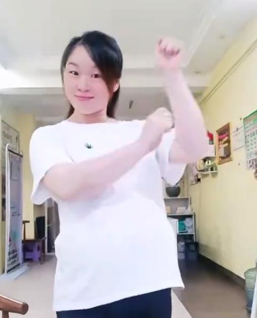广西女子再婚怀孕即将生产,让儿子回前夫家,随后一句话让人破防