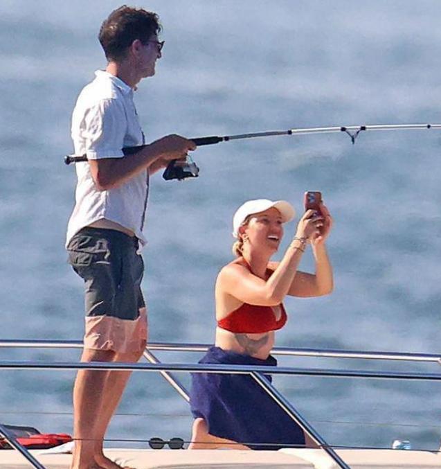 斯嘉丽|38岁斯嘉丽近况!小腹发福赘肉明显,首次回应与18年前不雅绯闻