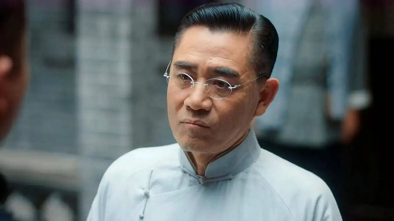 黄圣依|“敬业一哥”陈宝国：为演盲人将纽扣放入眼中，留下终身后遗症