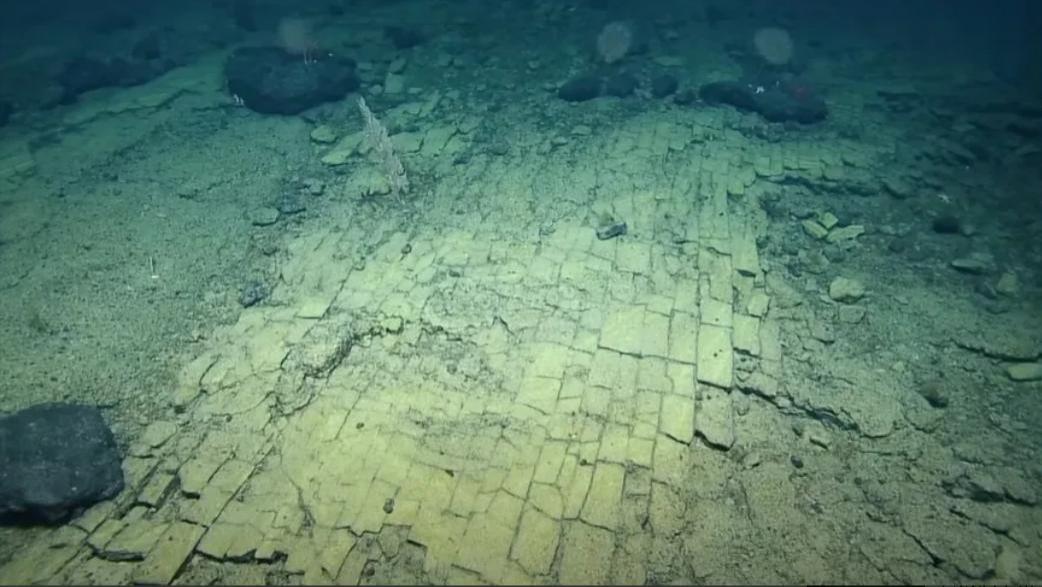 鹦鹉螺号下潜1700多次，发现“黄砖之路”，仿佛通向神秘世界