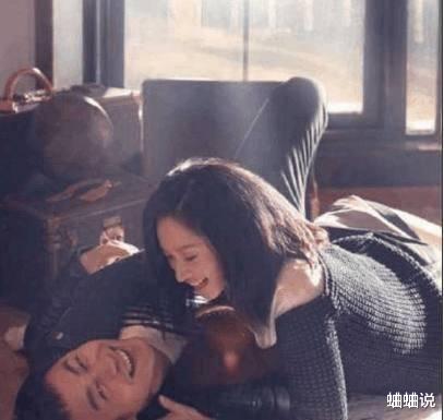 朱亚文|朱亚文晒老婆大长腿，难怪朱亚文那么宠爱