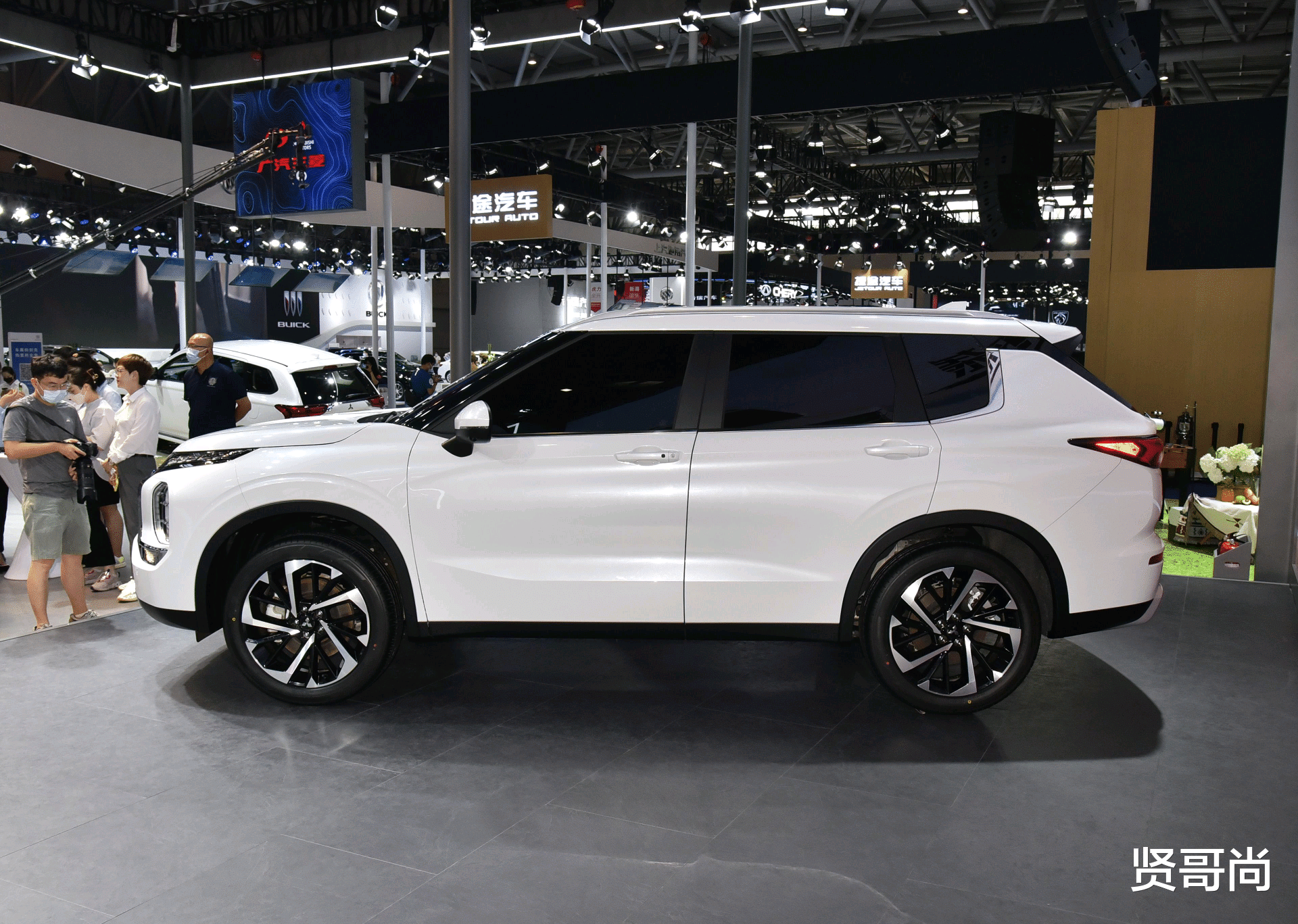 全新三菱欧蓝德搭载1.5T四缸发动机，亮相重庆车展，网友：还有情怀吗？