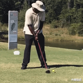 “实在找不到伴娘了,就任意抓了一个”满脸写着情愿!!!