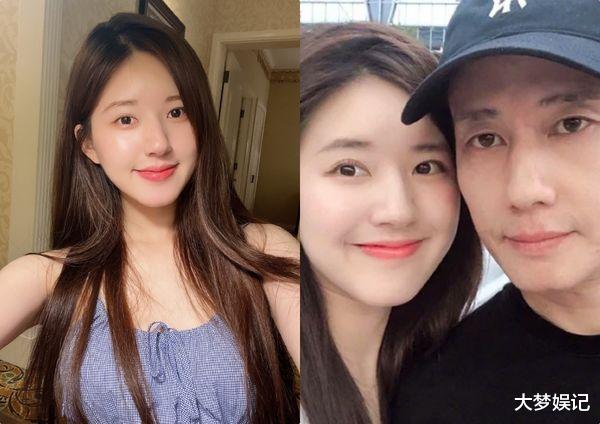 赵露思|赵露思老爸“颜值超帅”激似韩欧巴，大街上被误认情侣