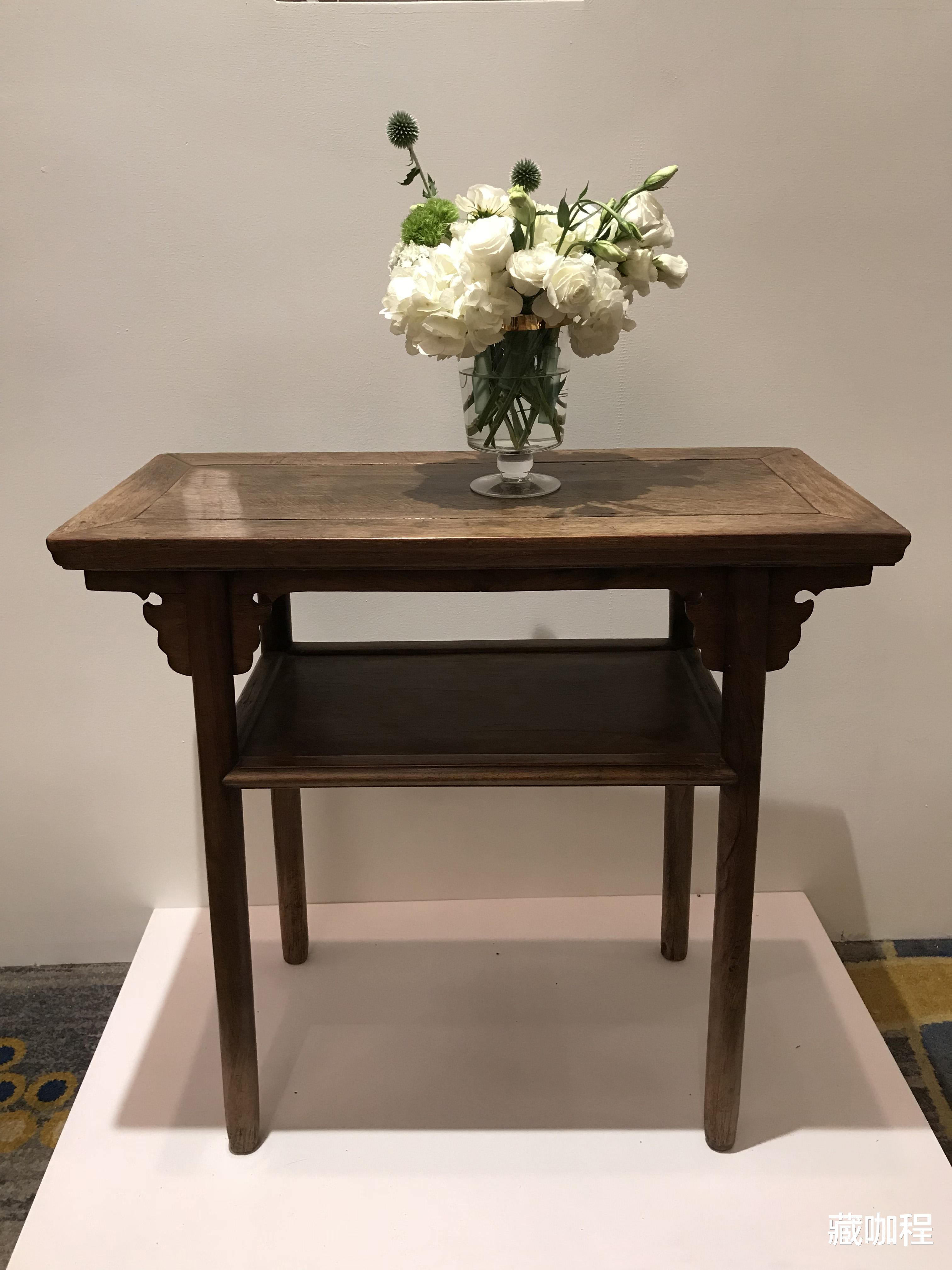 |承放赏石也足够，黄花梨小平头案腿间带屉