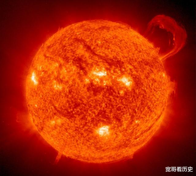 燃烧需要氧气,为什么太阳没有氧气也会持续燃烧呢?