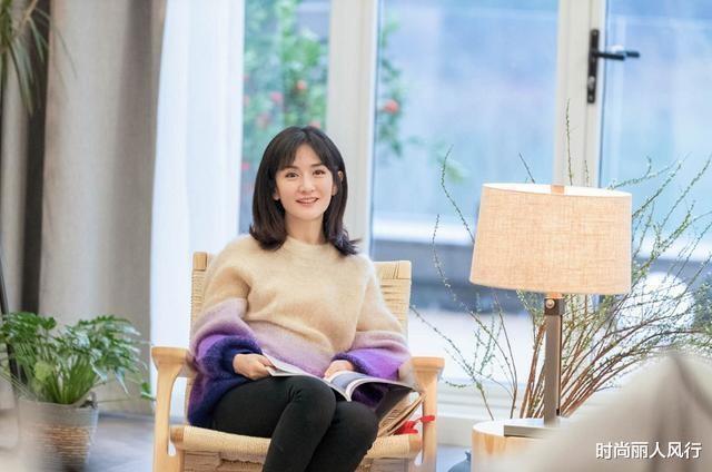 谢娜|谢娜何炅高调回归！俩人终于再合体，谢娜穿毛衣扎小辫背影太少女